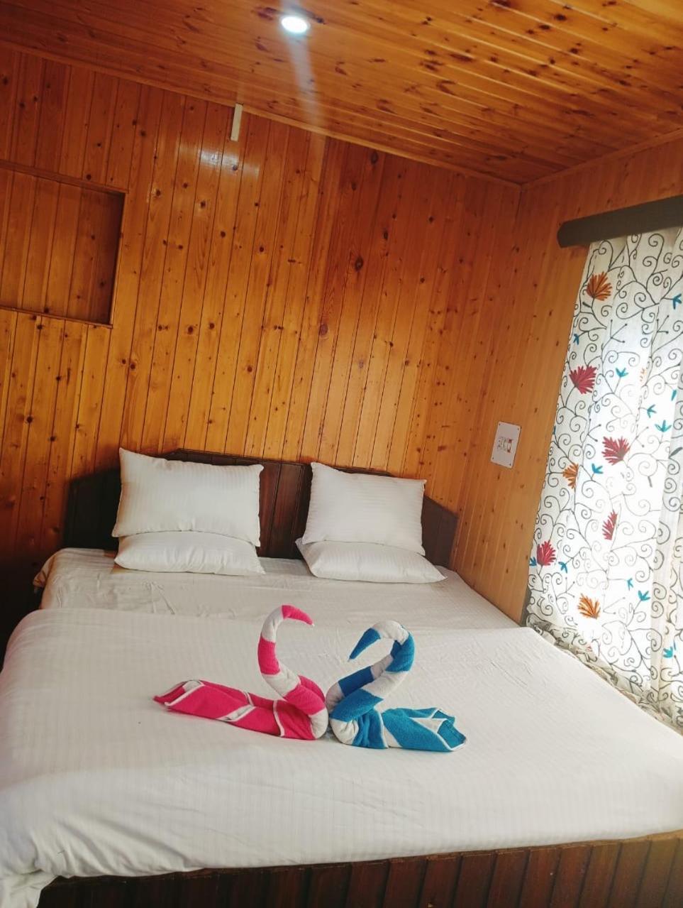 Pahalgām New Prince Cottage & Saibha Palace מראה חיצוני תמונה