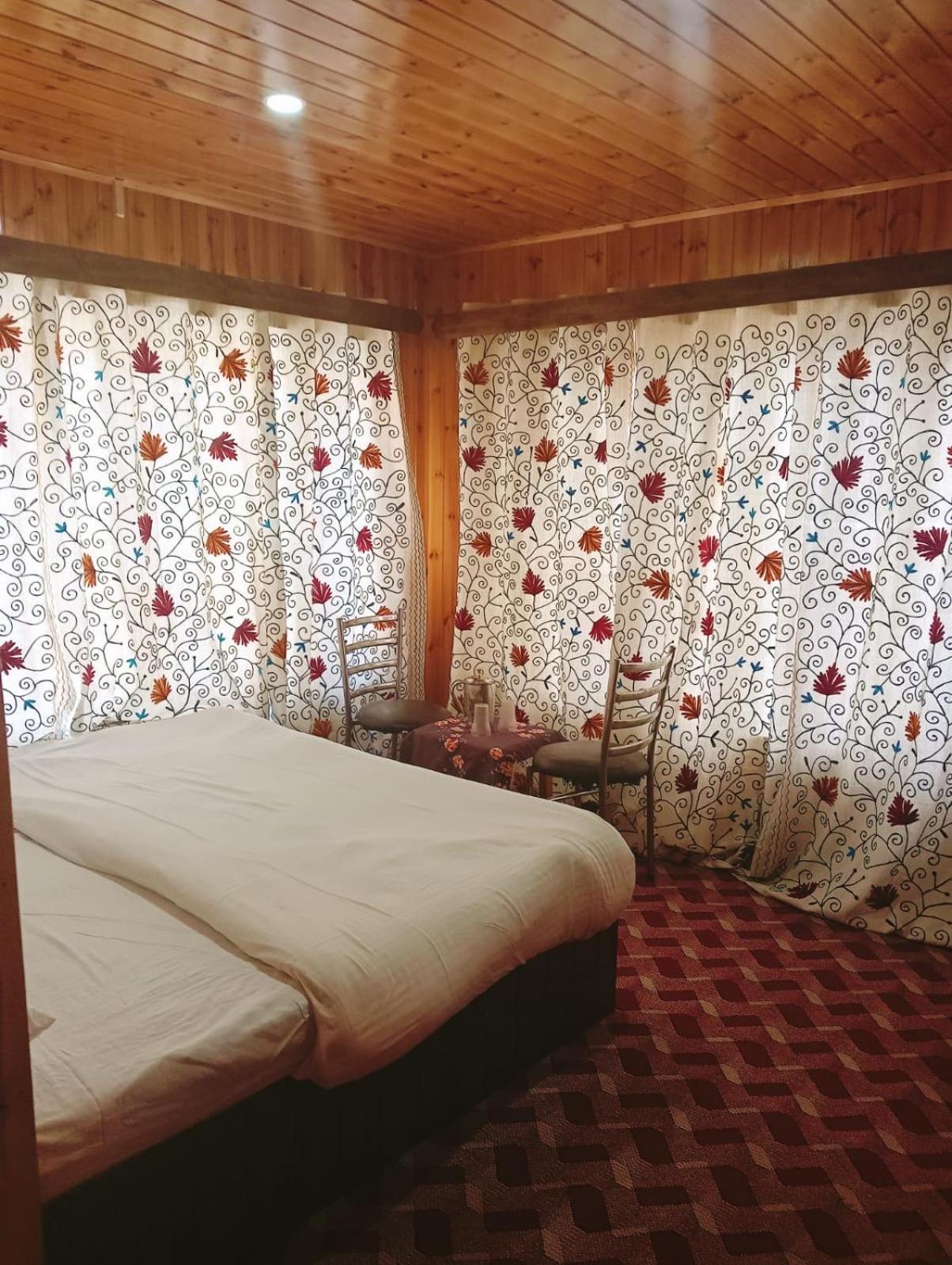 Pahalgām New Prince Cottage & Saibha Palace מראה חיצוני תמונה