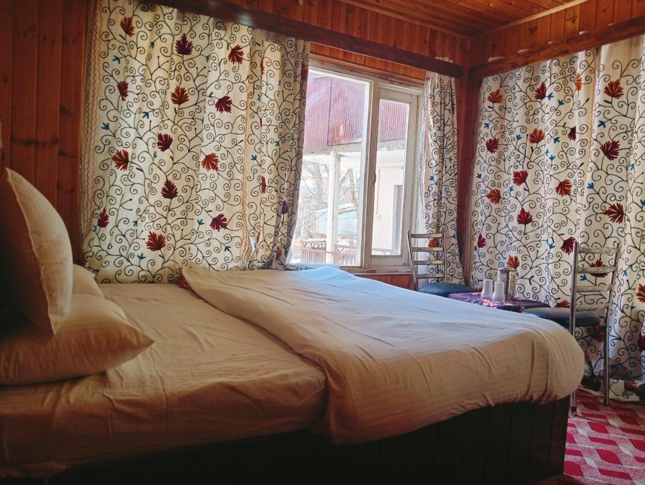 Pahalgām New Prince Cottage & Saibha Palace מראה חיצוני תמונה