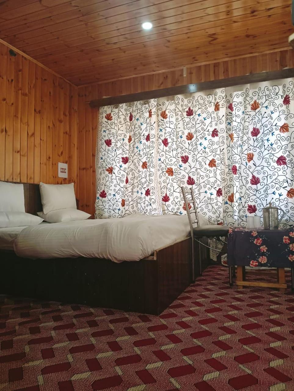 Pahalgām New Prince Cottage & Saibha Palace מראה חיצוני תמונה