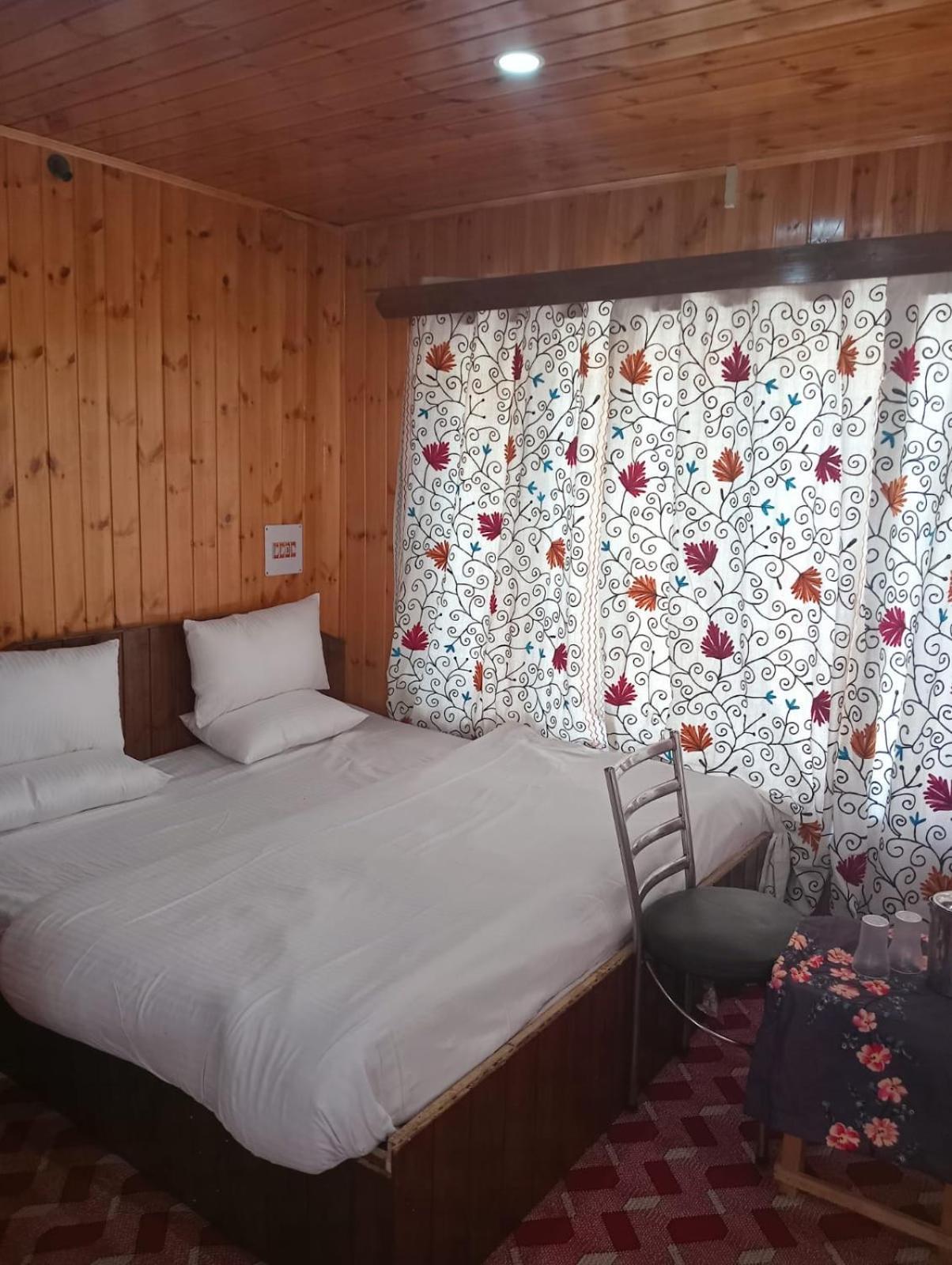 Pahalgām New Prince Cottage & Saibha Palace מראה חיצוני תמונה