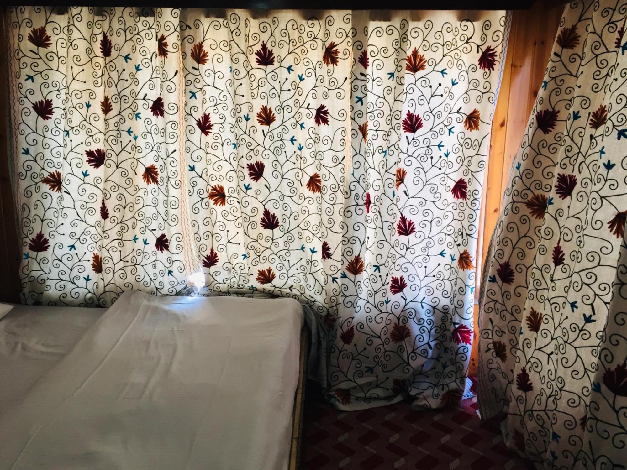 Pahalgām New Prince Cottage & Saibha Palace מראה חיצוני תמונה