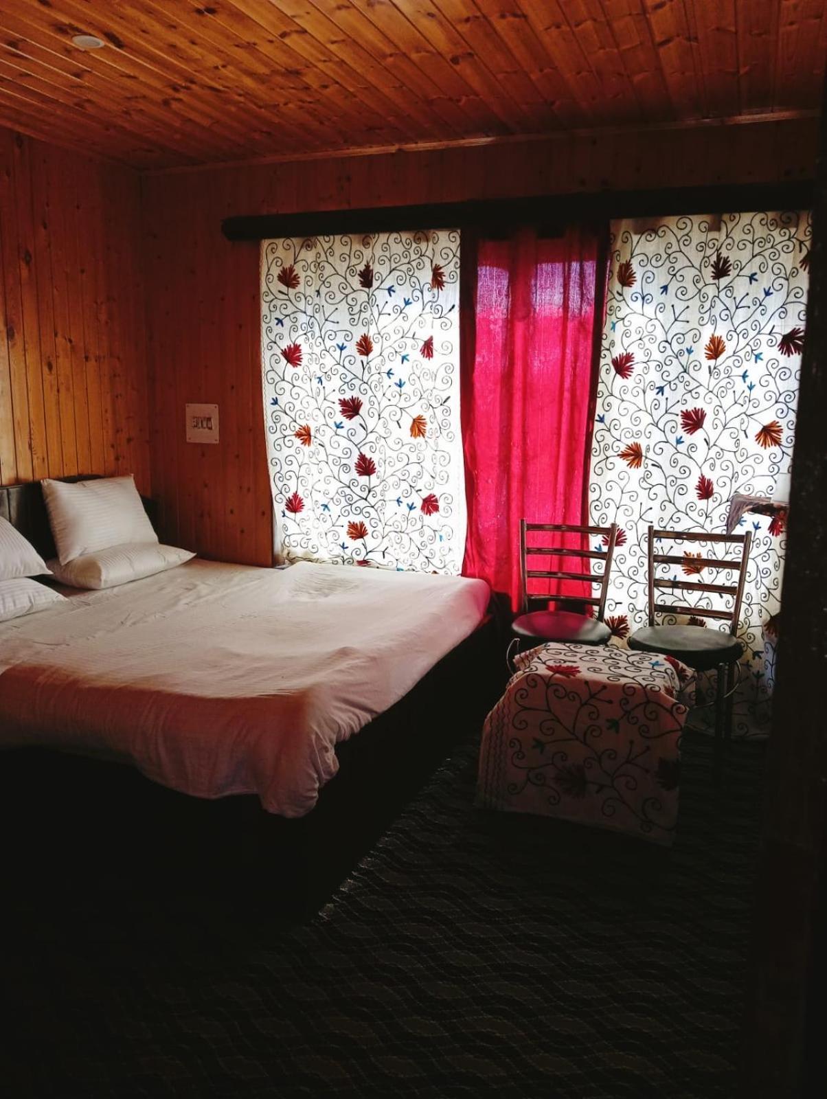 Pahalgām New Prince Cottage & Saibha Palace מראה חיצוני תמונה